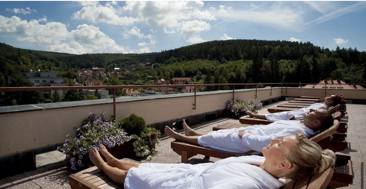 Санаторий принял отдыхающих. Санаторий принял отдыхающих. Санаторий дубки оренбург. Санаторий бирюза лазаревское. Санаторий принял отдыхающих.